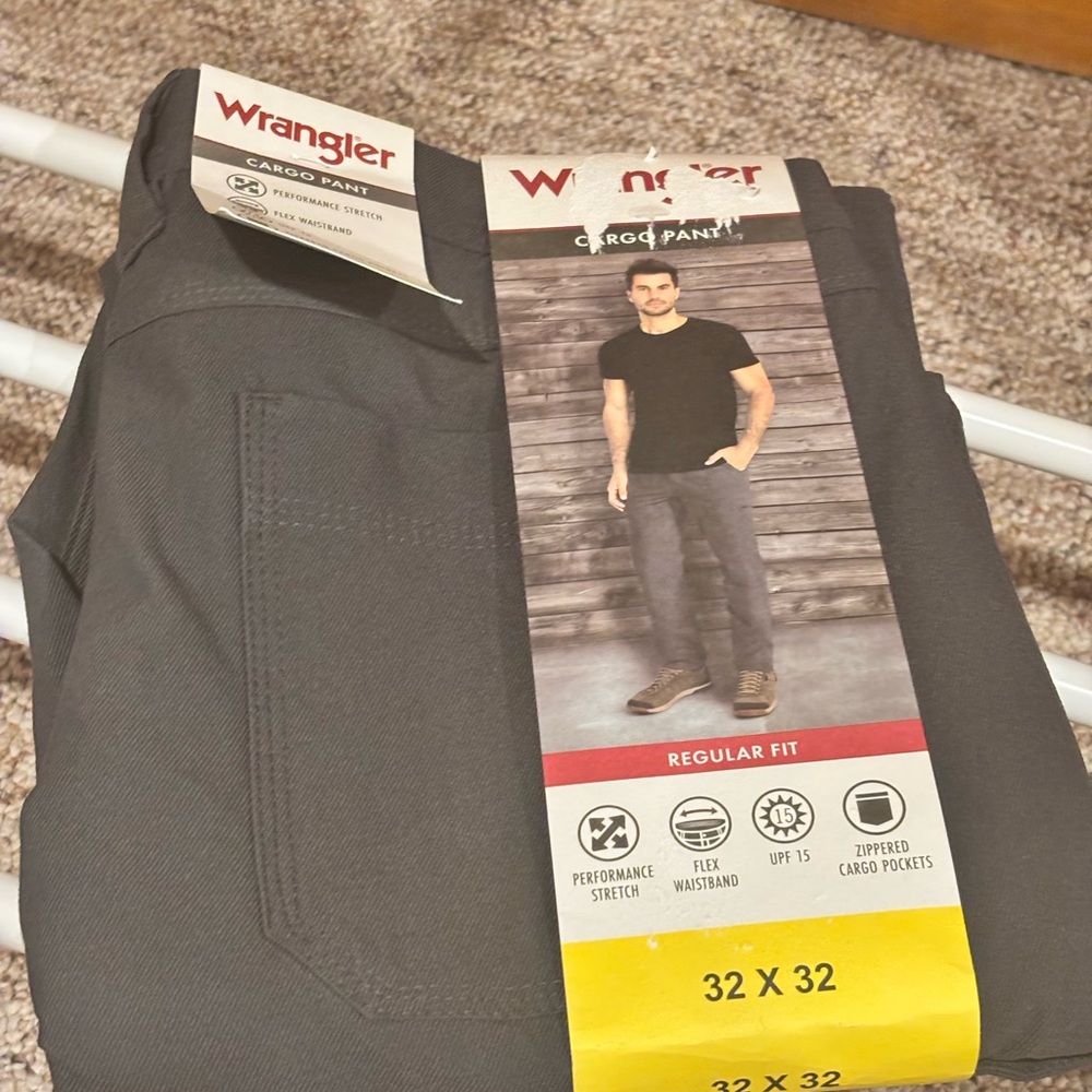 NWT Wrangler Mens Performance Stretch Cargo Pants 32x32 Regular Fit Gray rugged